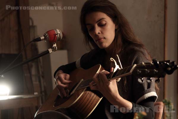 JULIE BYRNE - 2015-09-30 - PARIS - Villa Belleville - 